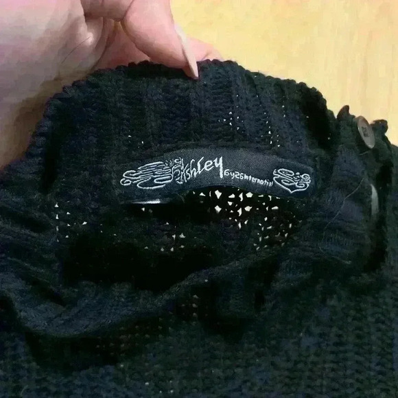 Black long sleeve sweater - Picture 5 of 7